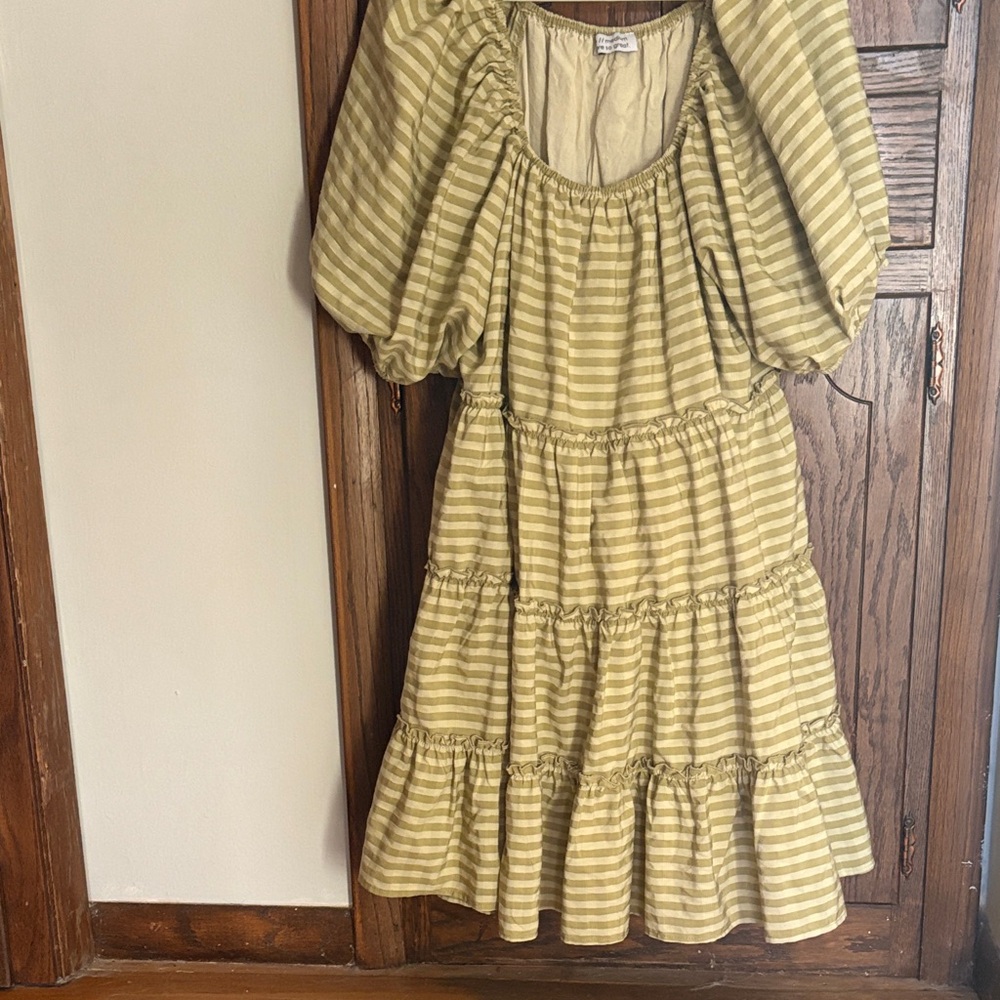 Zoco Daymaker Striped Puff-Sleeve Dress in Olive Stripe